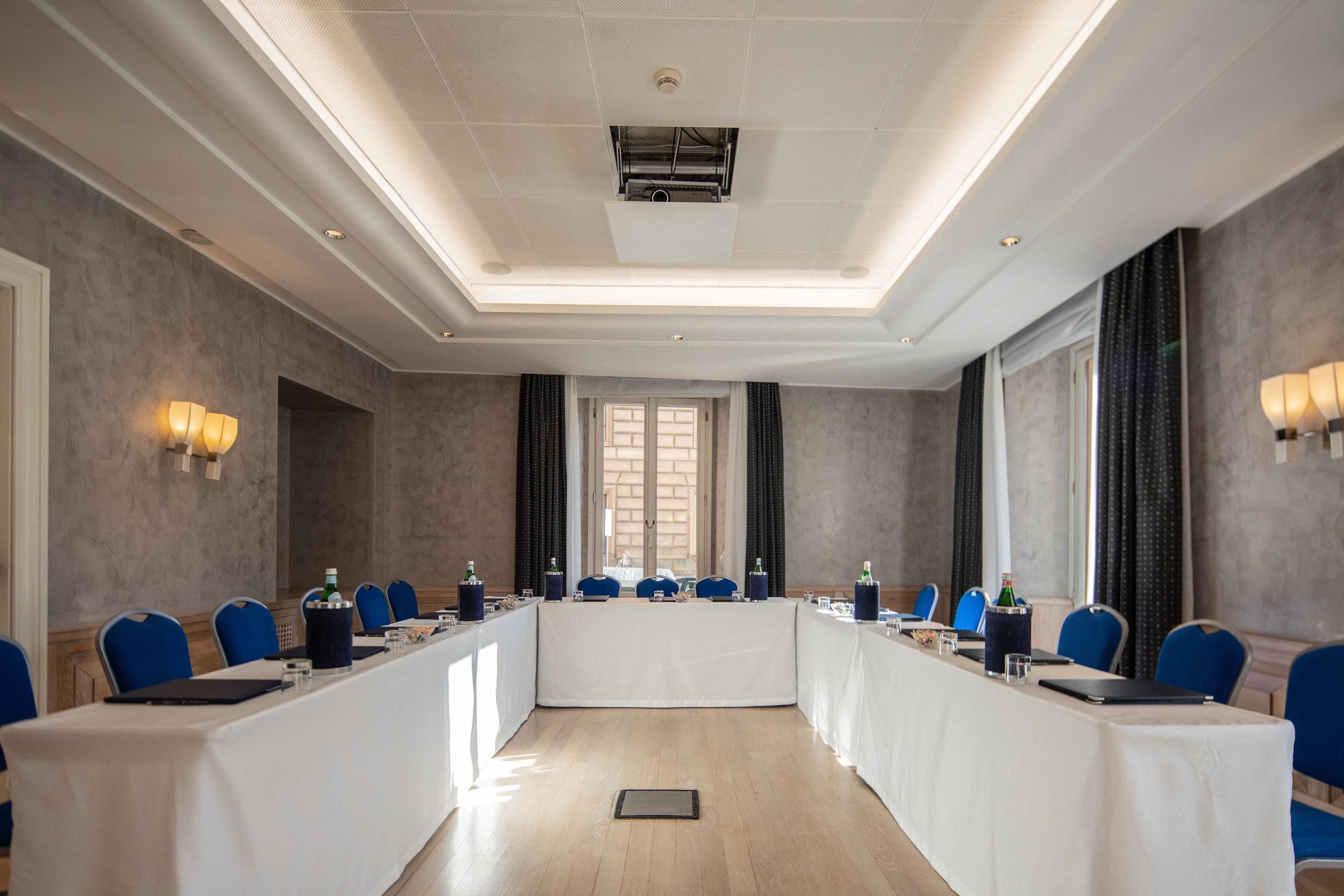 غرفة الاجتماعات