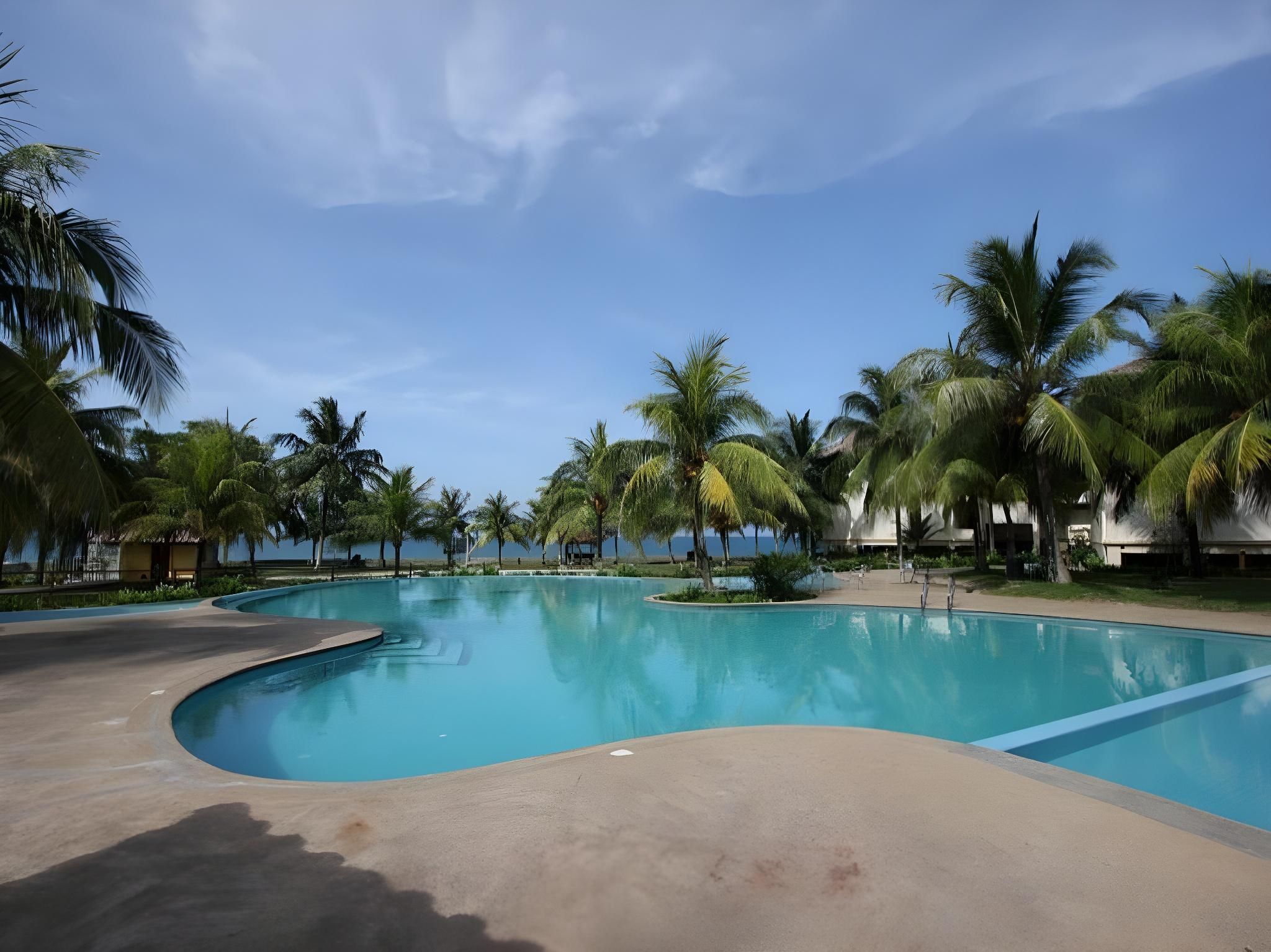 حوض السباحة