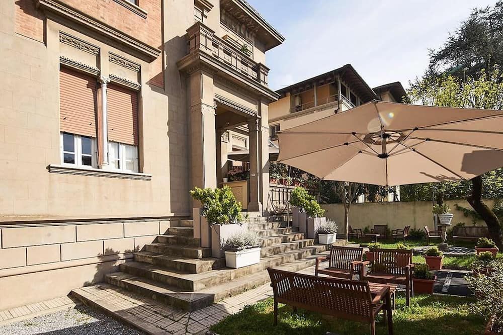 شرفة مرصوفة