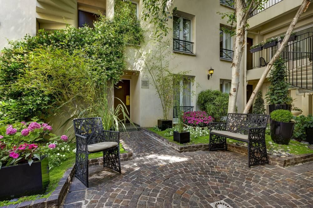 شرفة مرصوفة