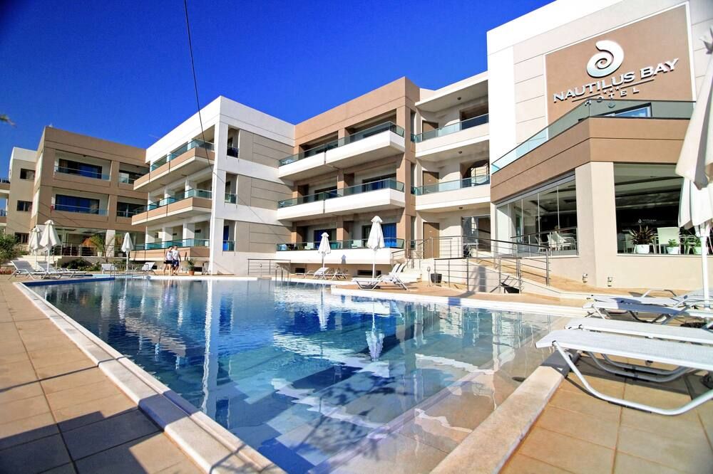 حوض السباحة صورة