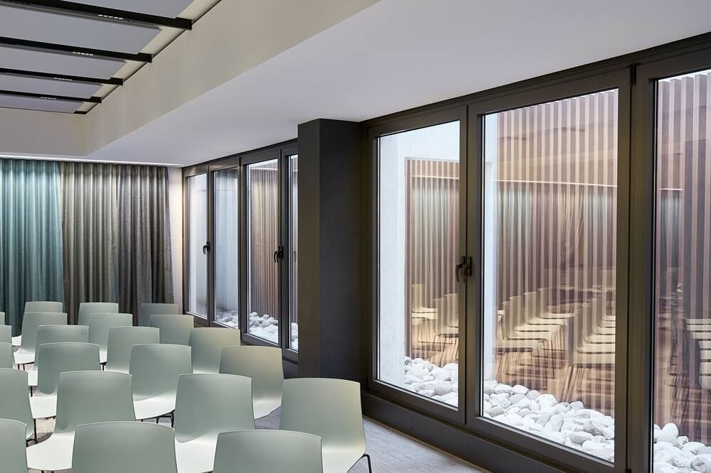 غرفة الاجتماعات