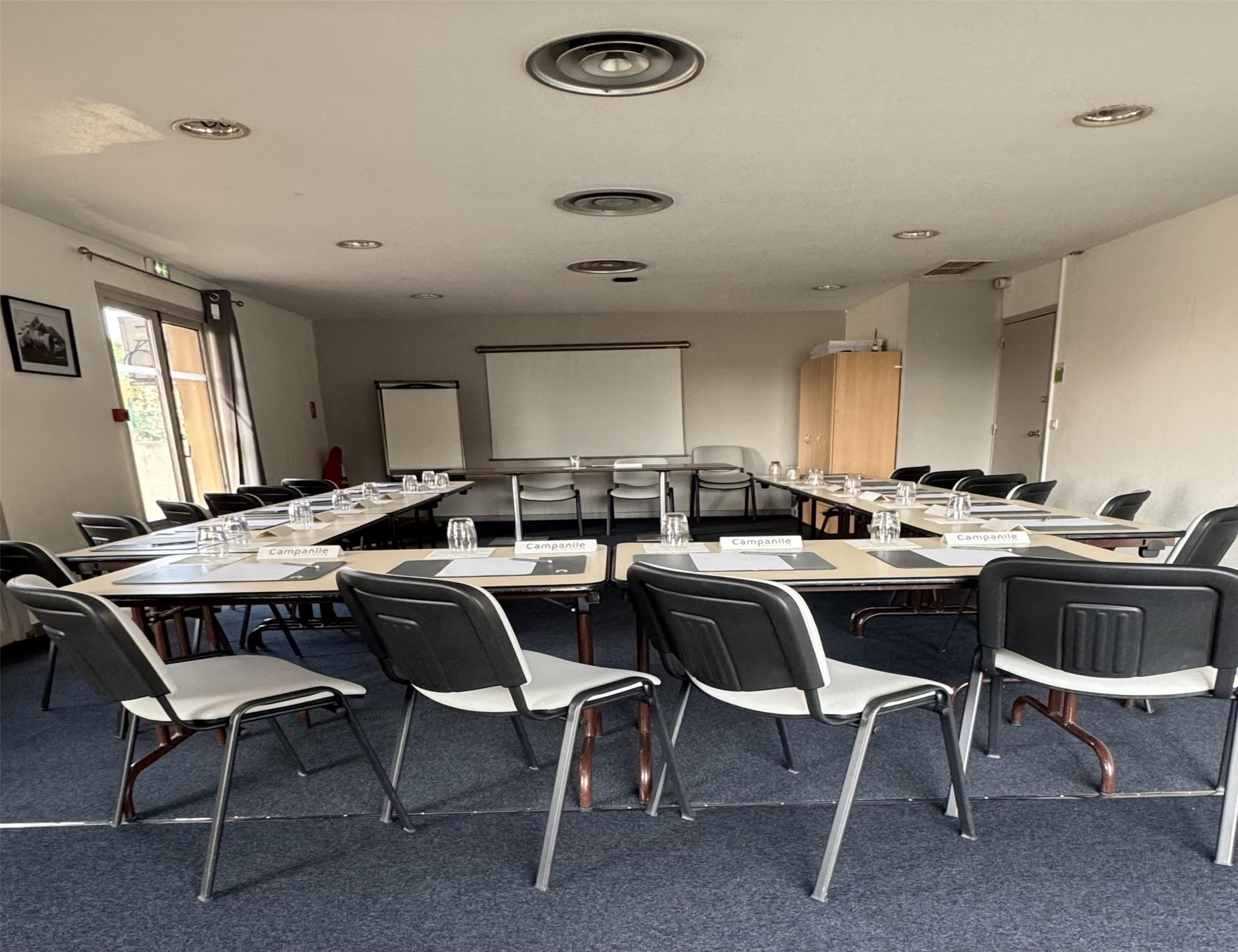 غرفة الاجتماعات