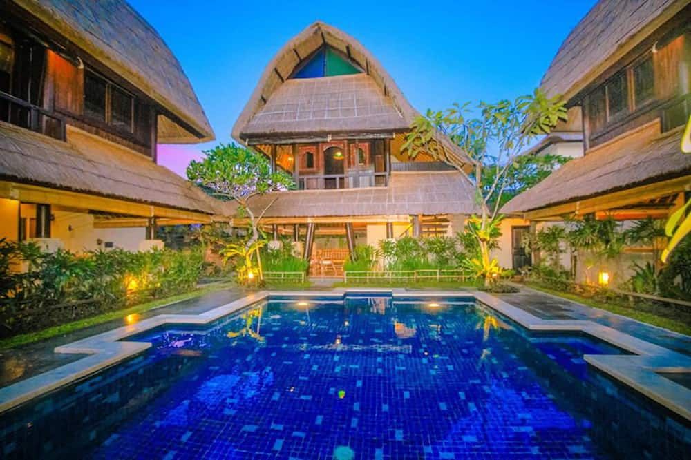 حوض السباحة صورة