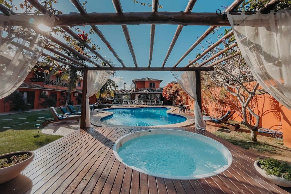 حوض السباحة