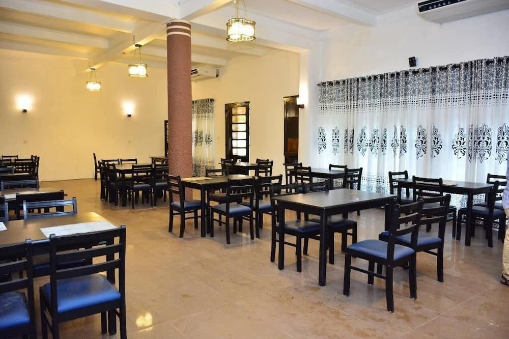 مطعم
