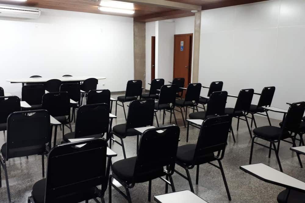 غرفة الاجتماعات