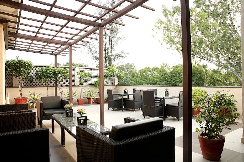 شرفة مرصوفة