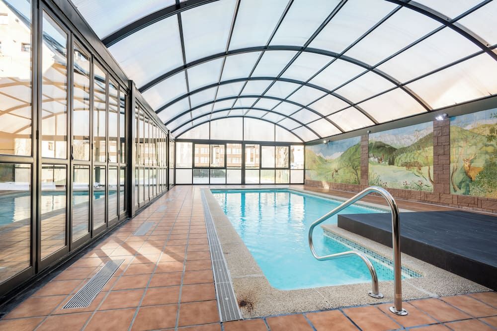 حوض السباحة