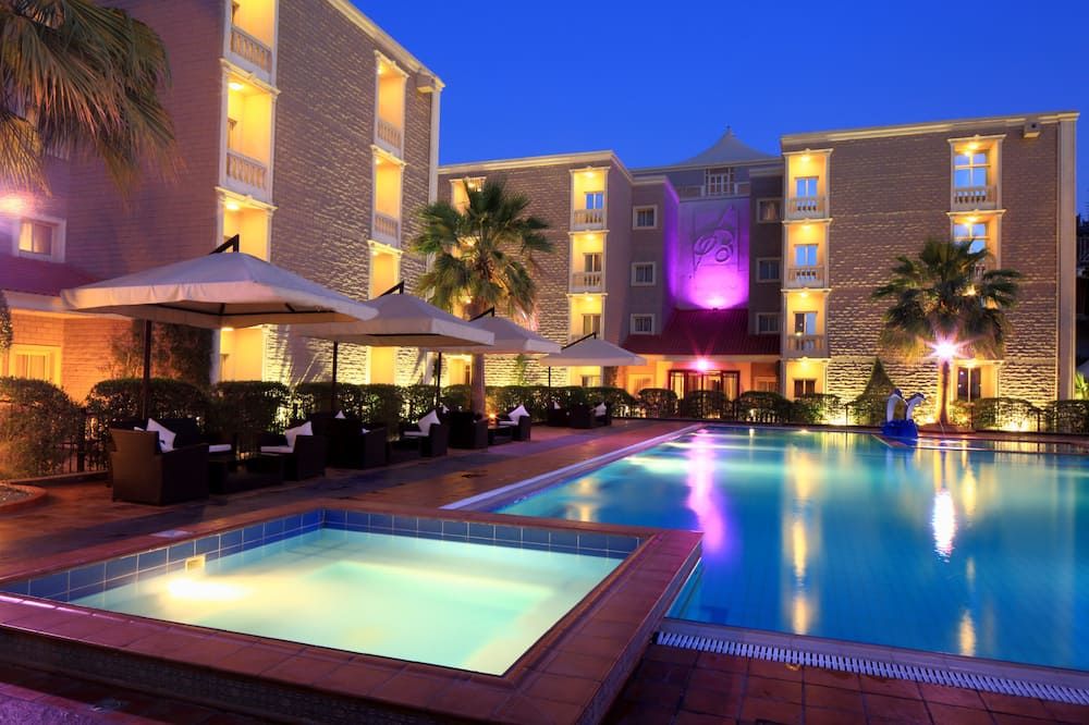 حوض السباحة صورة