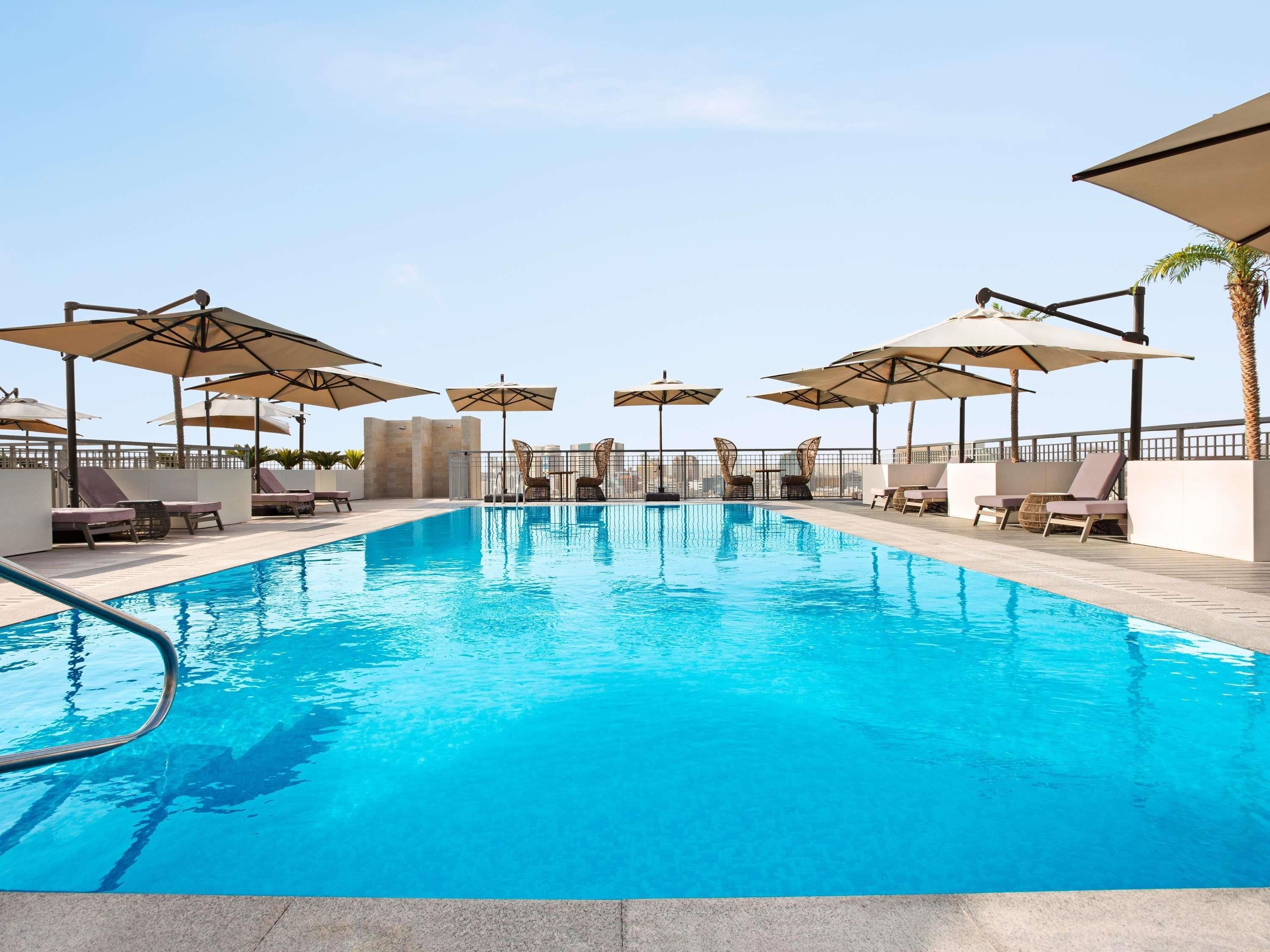 حوض السباحة