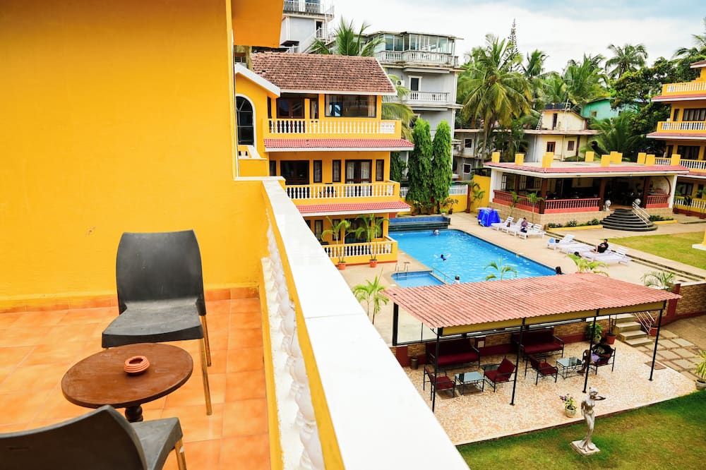 حوض السباحة