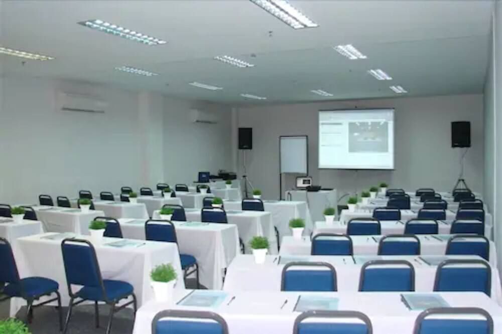 غرفة الاجتماعات