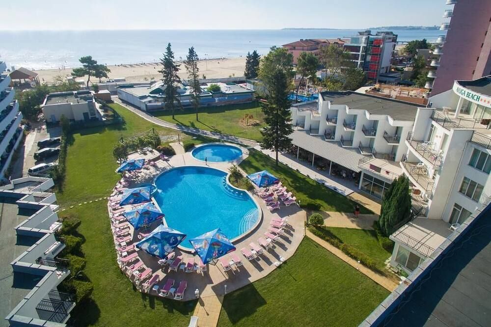 حوض السباحة