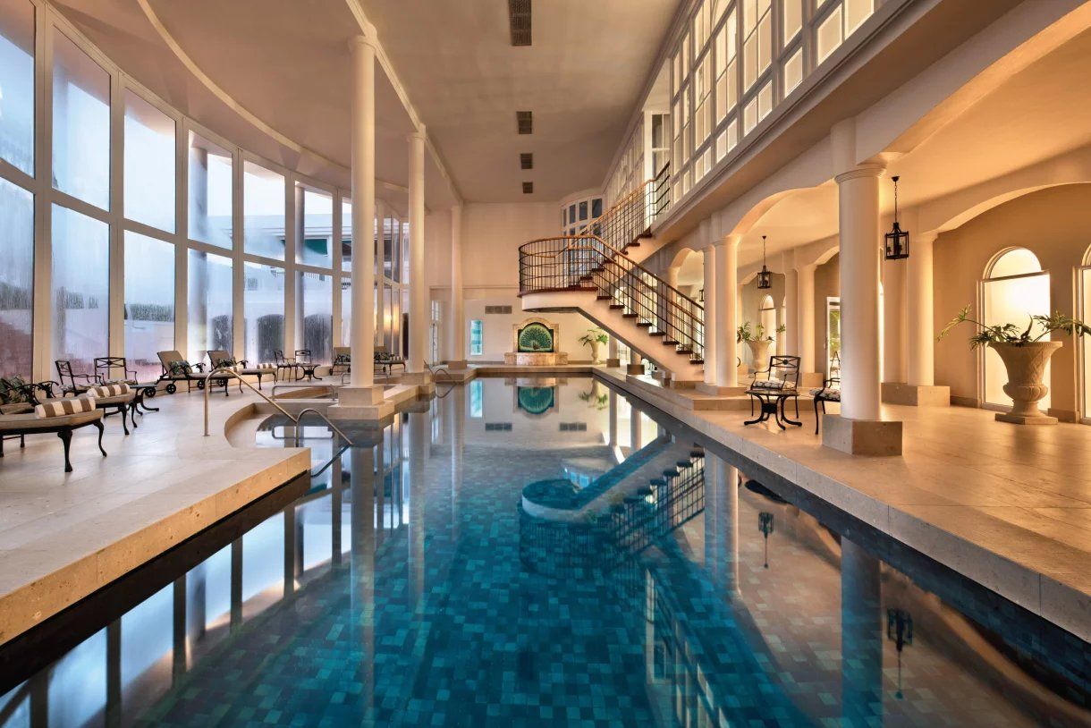 حوض السباحة