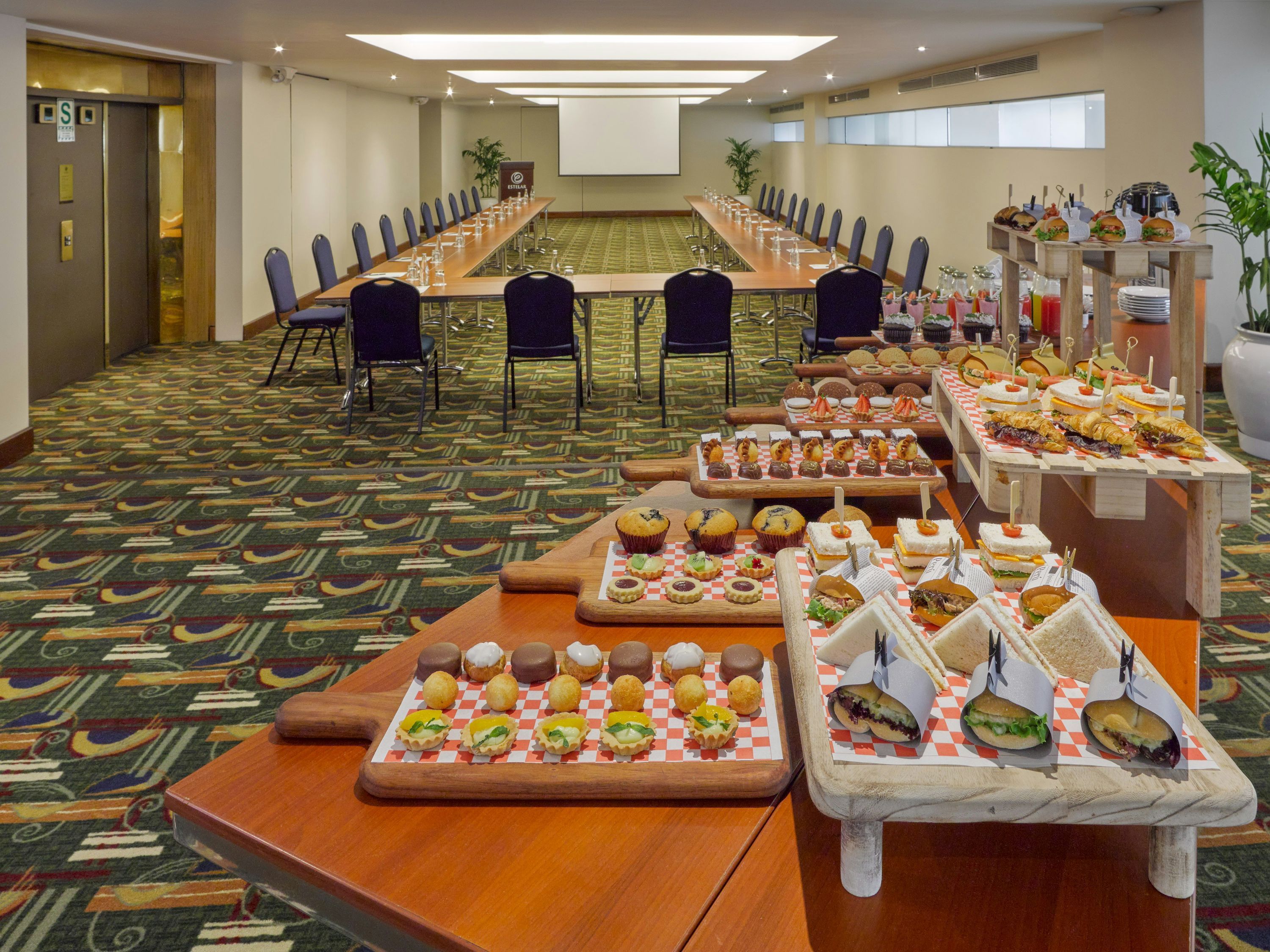 غرفة الاجتماعات