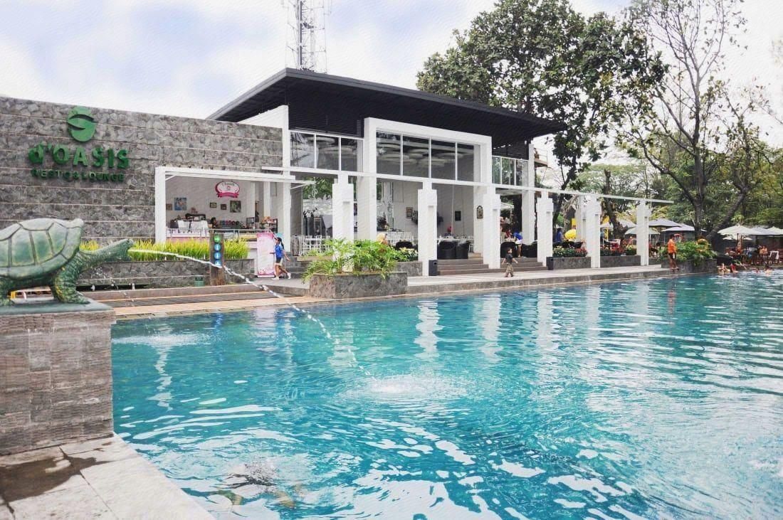 حوض السباحة