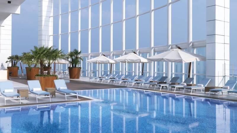 حوض السباحة