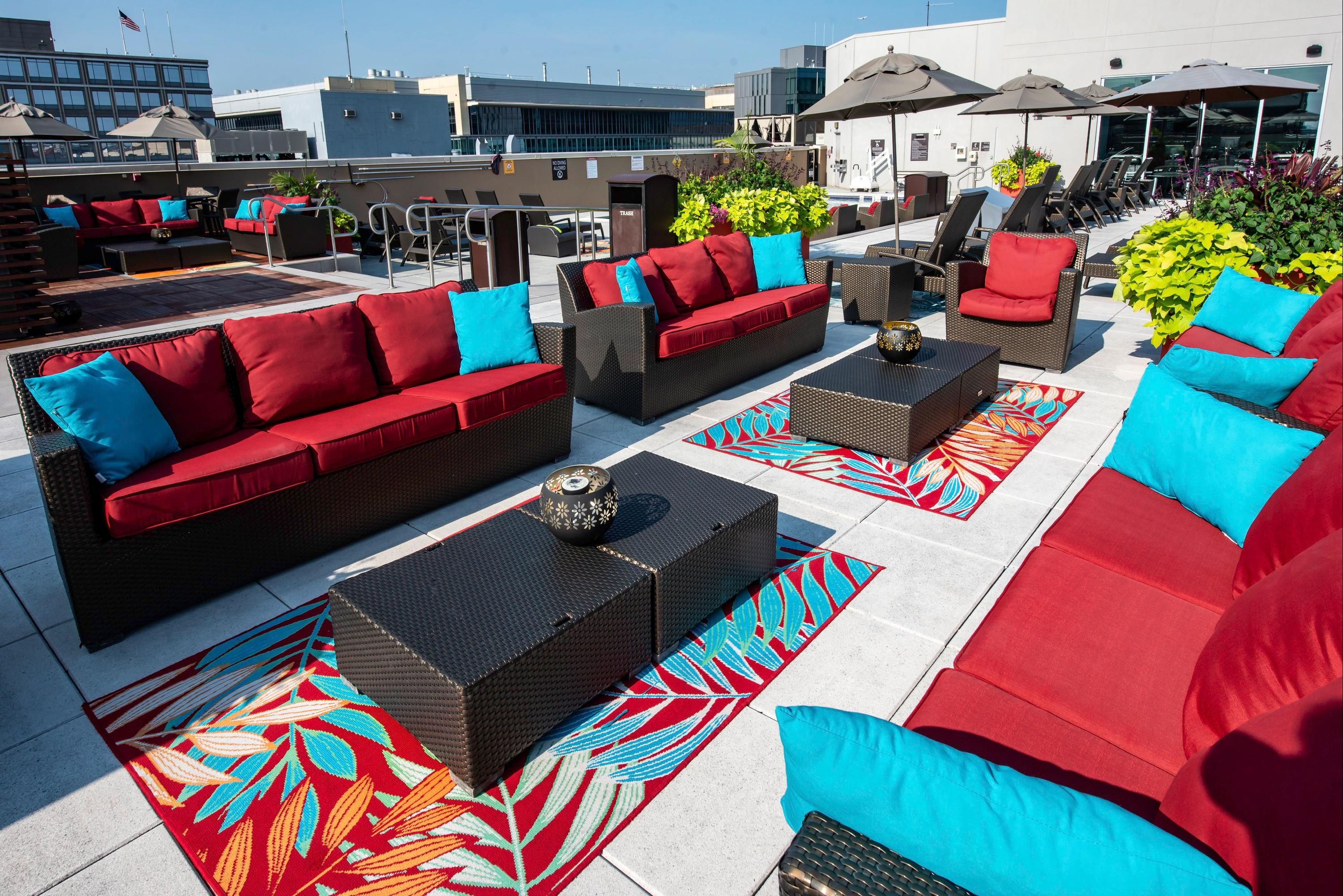 حوض السباحة