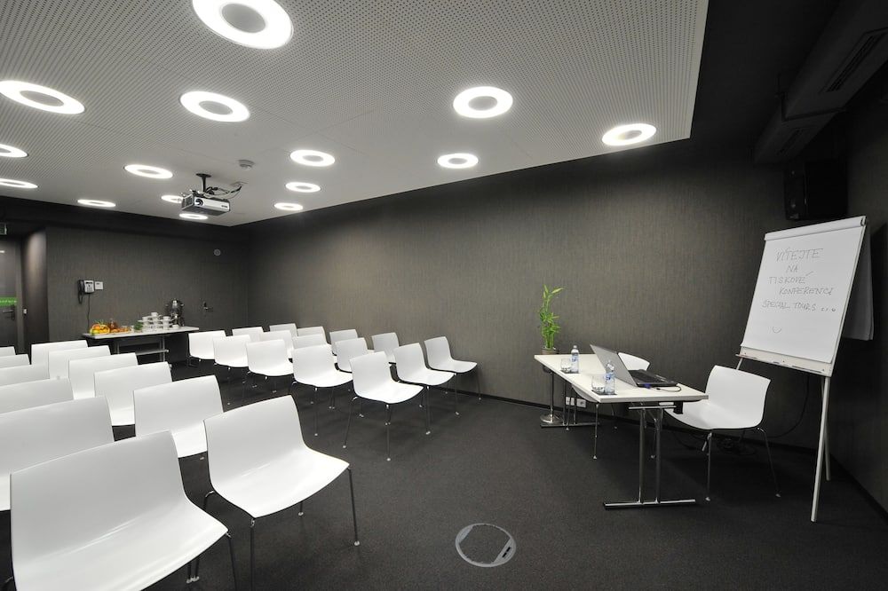 غرفة الاجتماعات