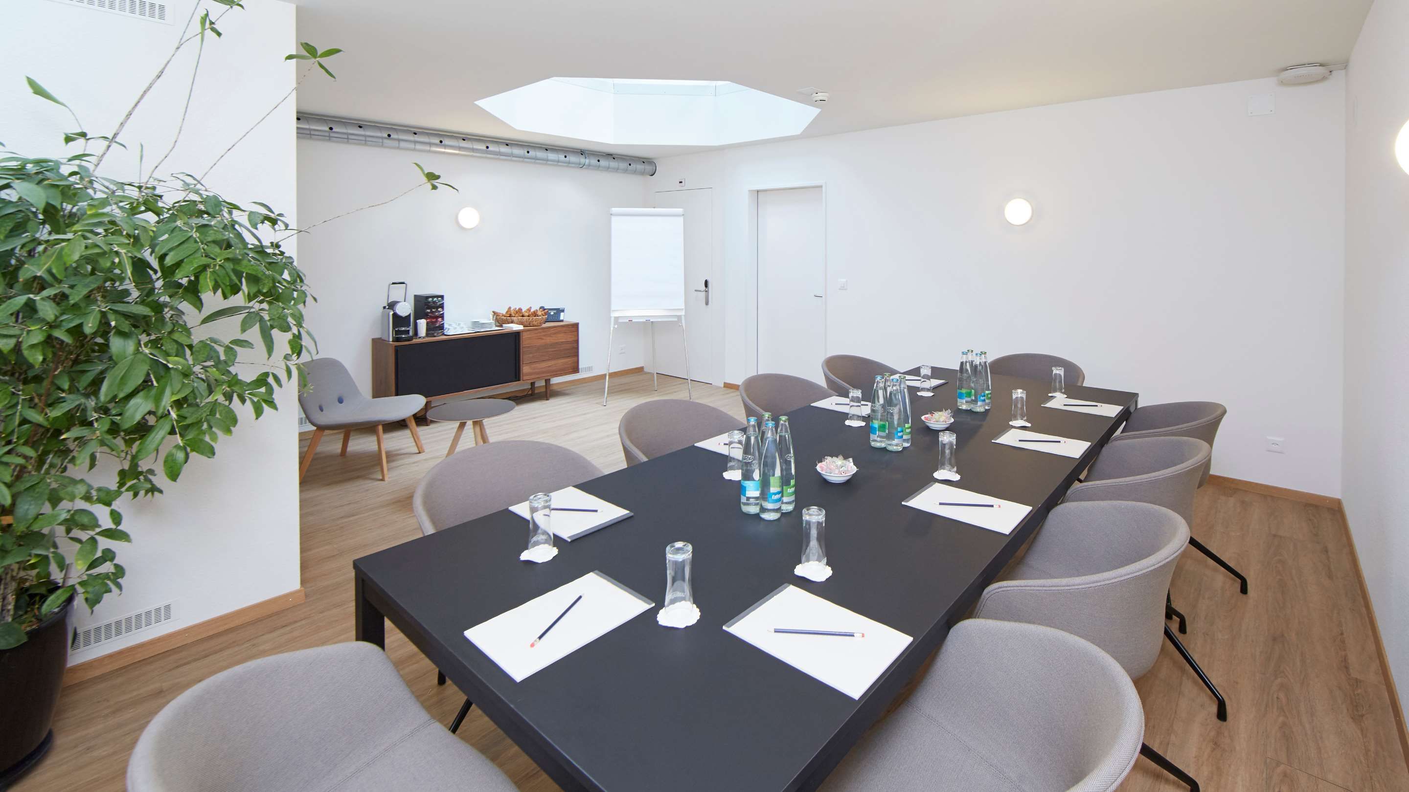 غرفة الاجتماعات