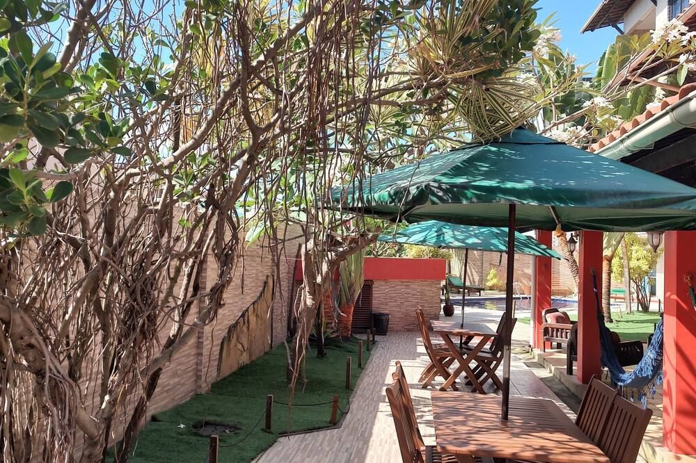 شرفة مرصوفة