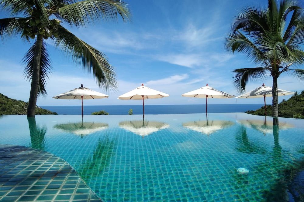 حوض السباحة