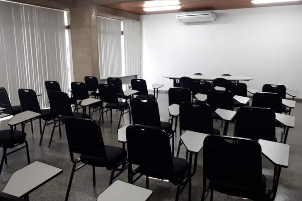 غرفة الاجتماعات