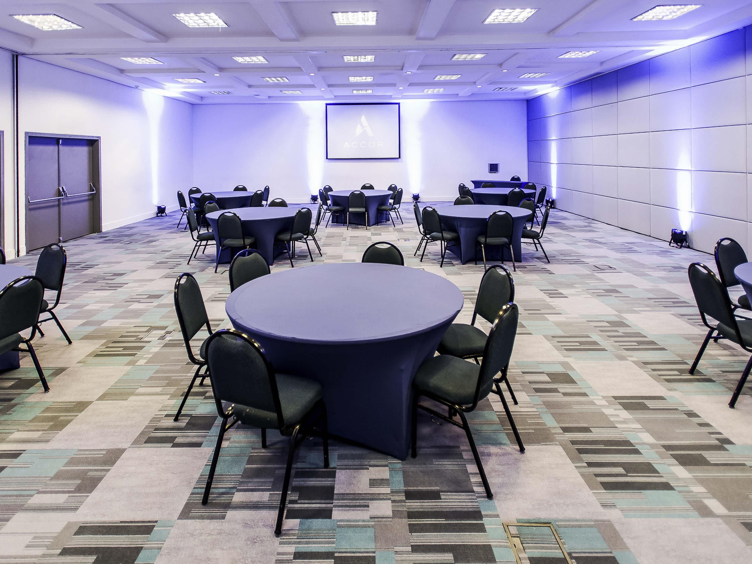 غرفة الاجتماعات