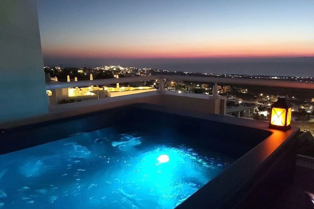 حوض السباحة