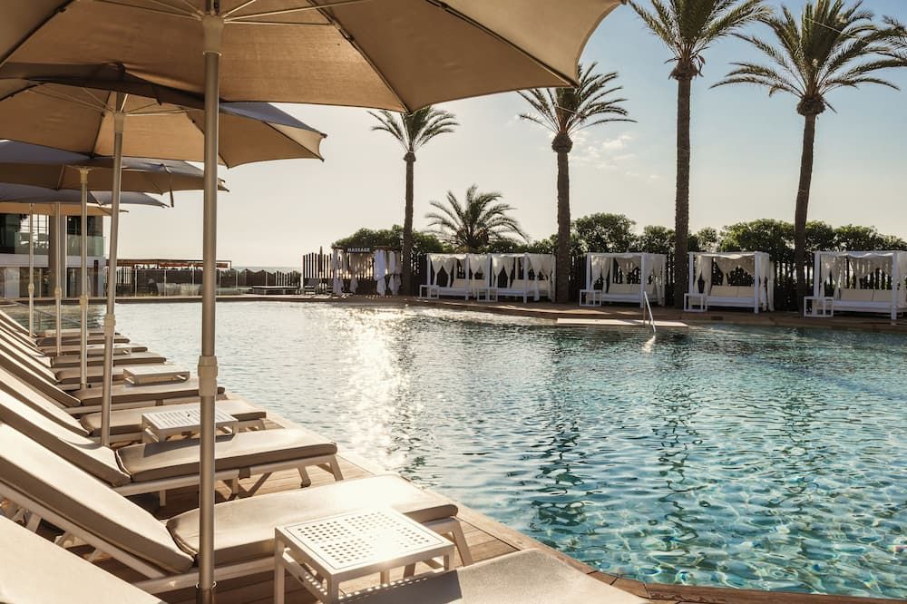 حوض السباحة صورة