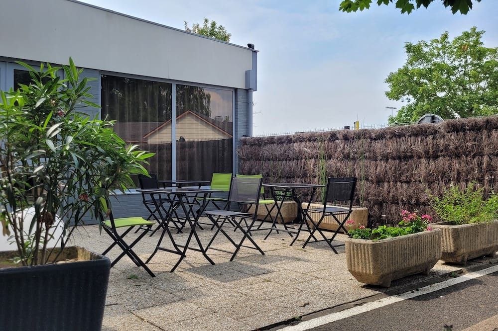 شرفة مرصوفة