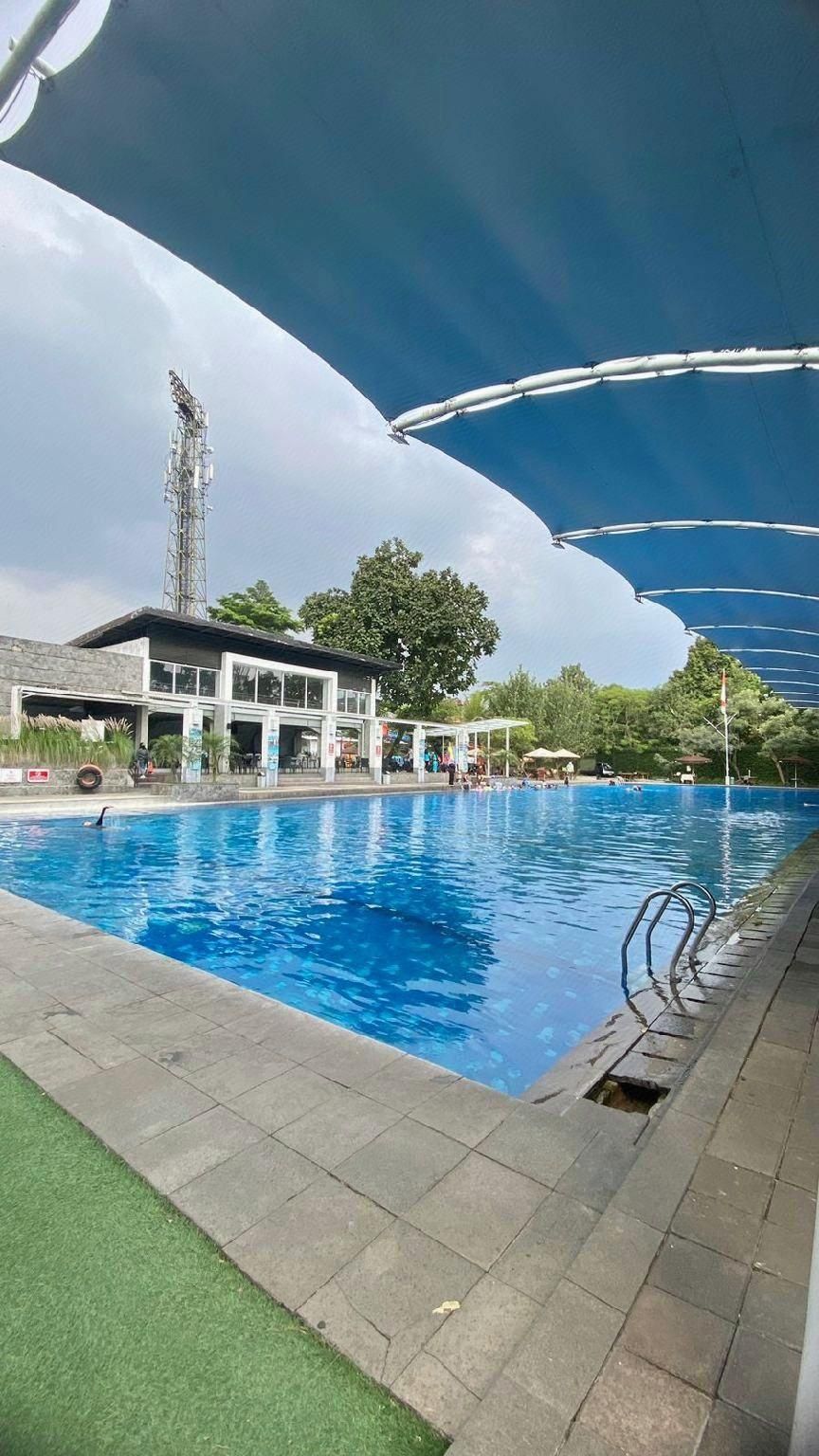 حوض السباحة