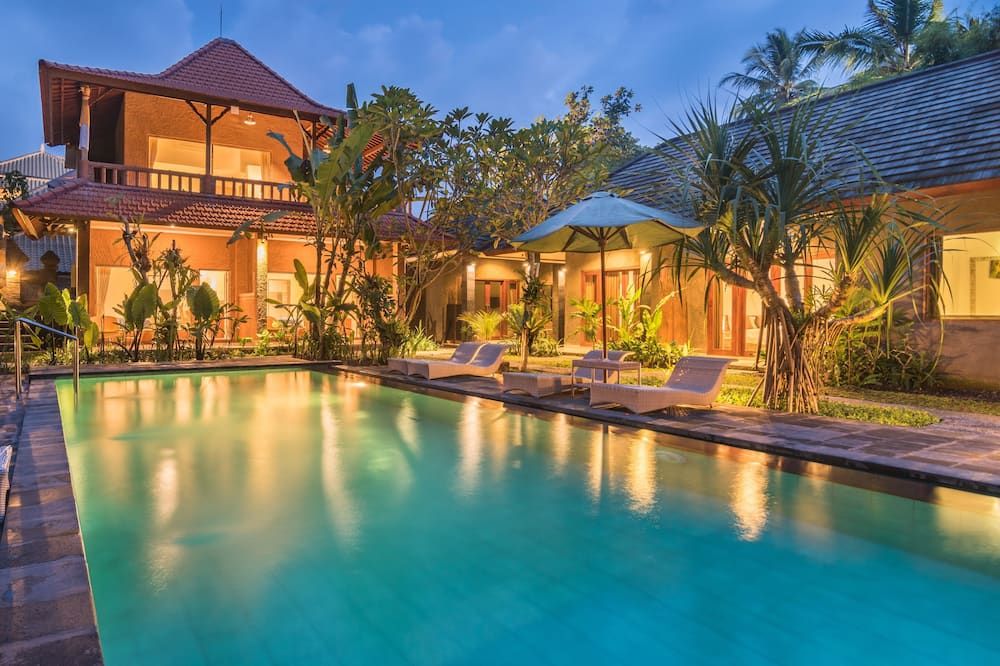 حوض السباحة صورة