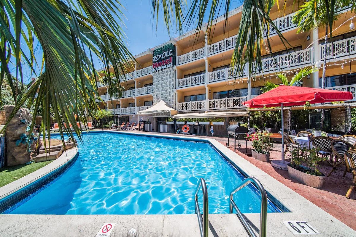 حوض السباحة