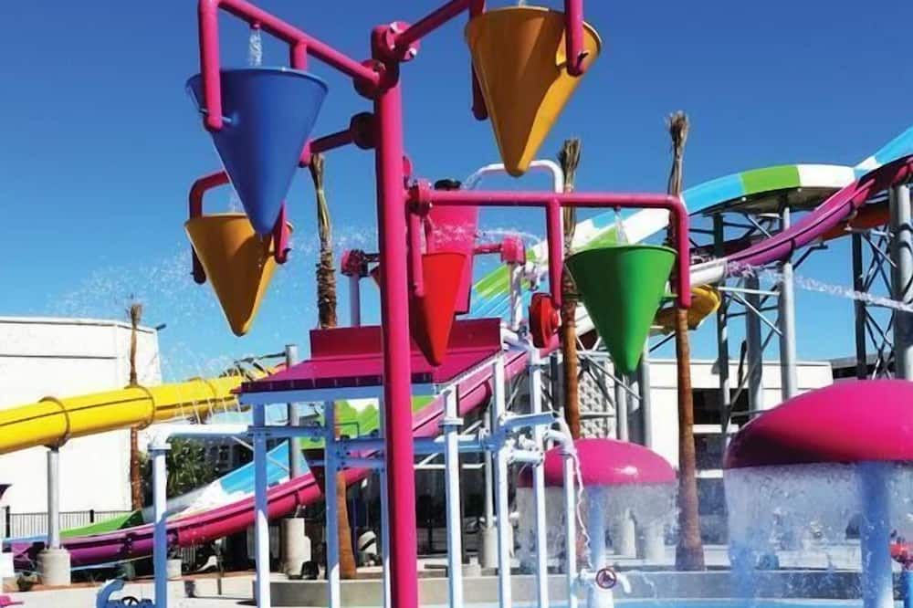 حوض السباحة