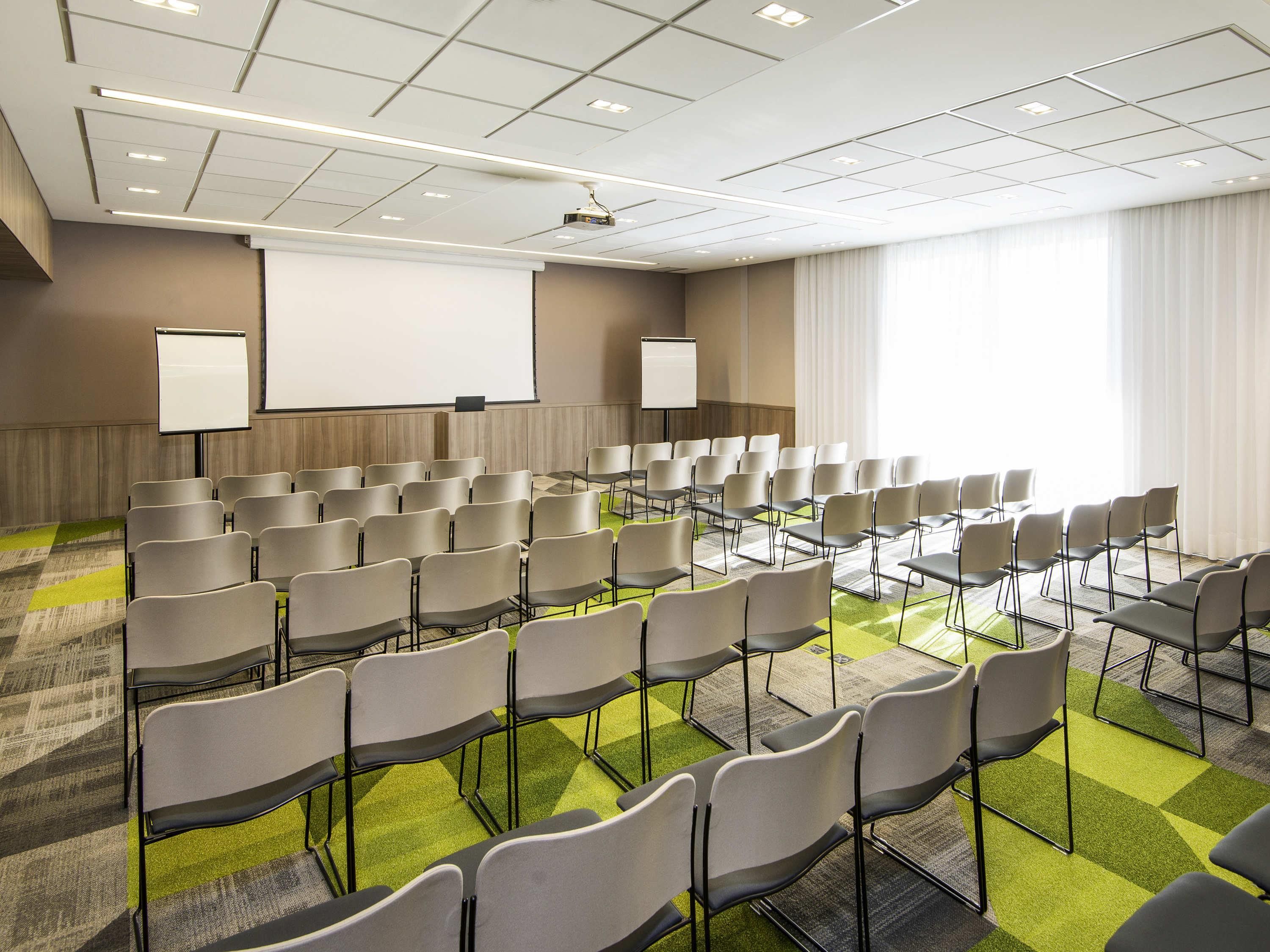 غرفة الاجتماعات