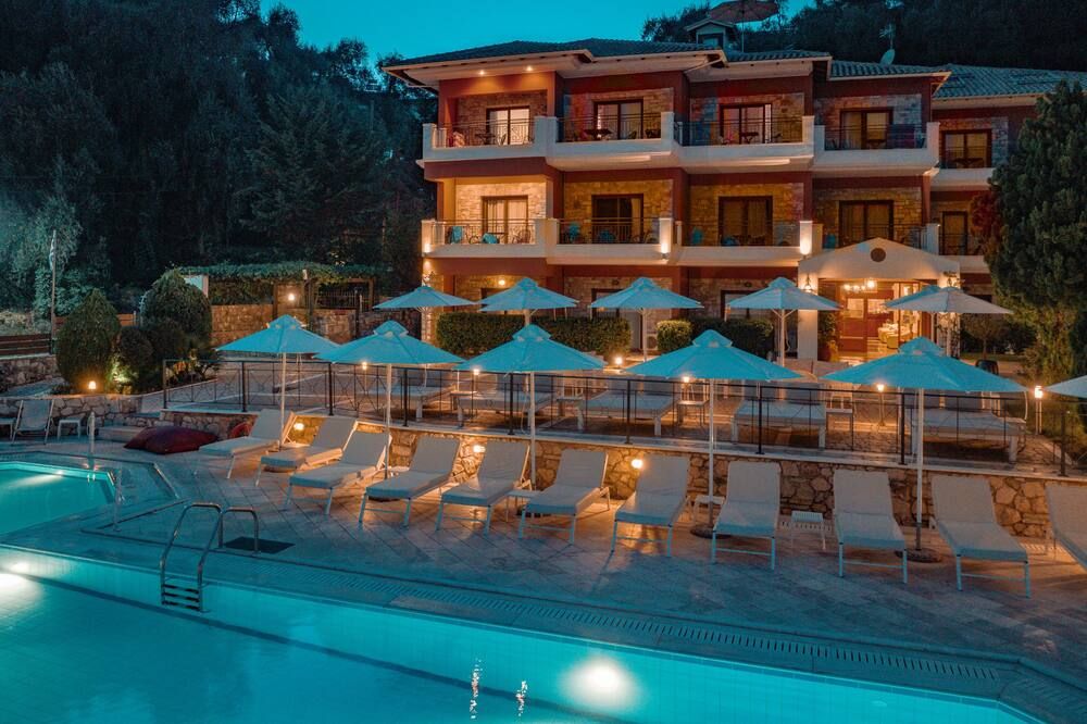 حوض السباحة صورة