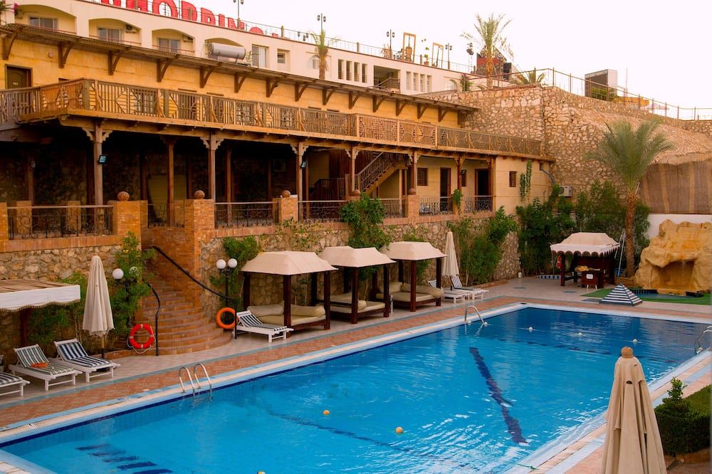 حوض السباحة صورة