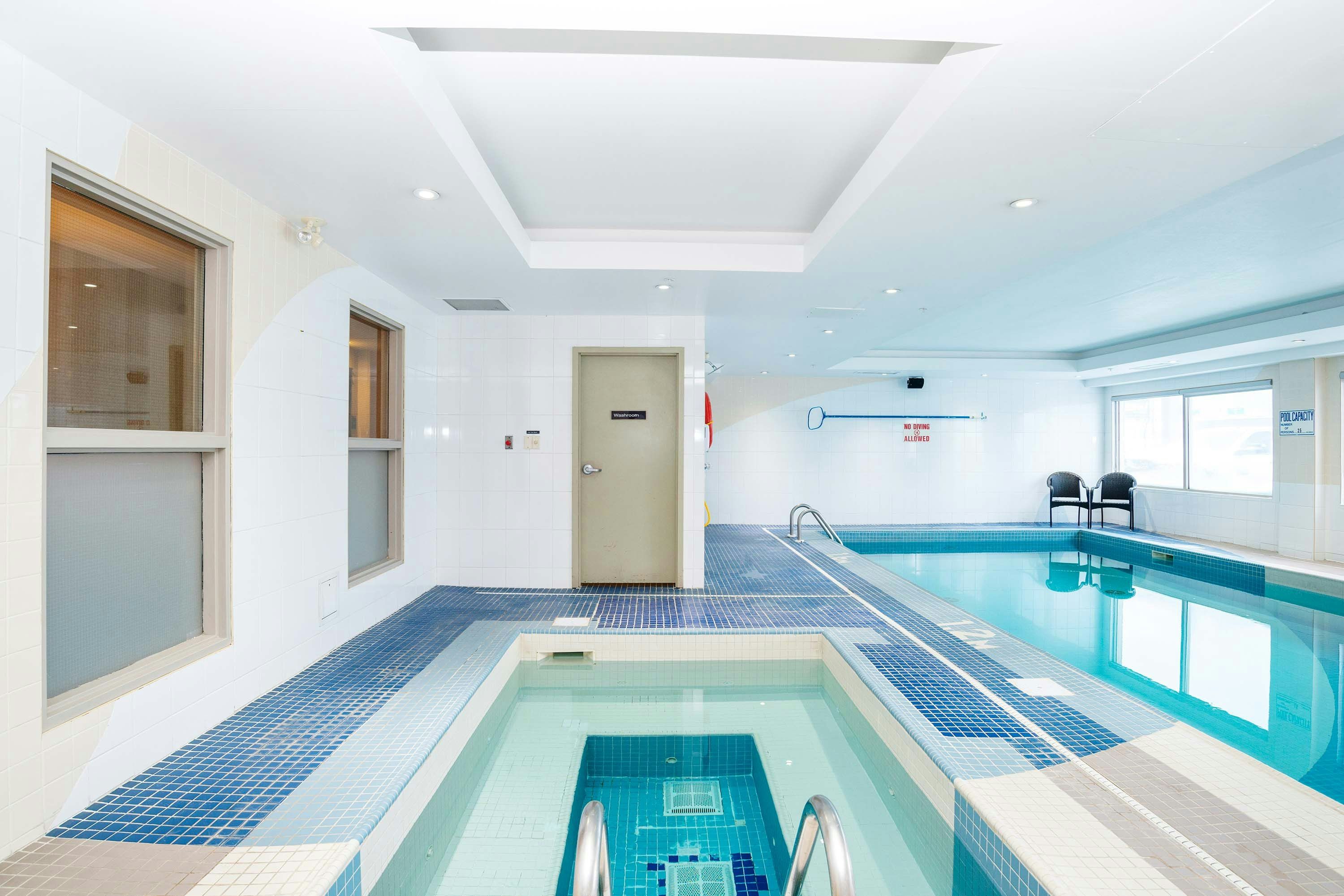 حوض السباحة صورة