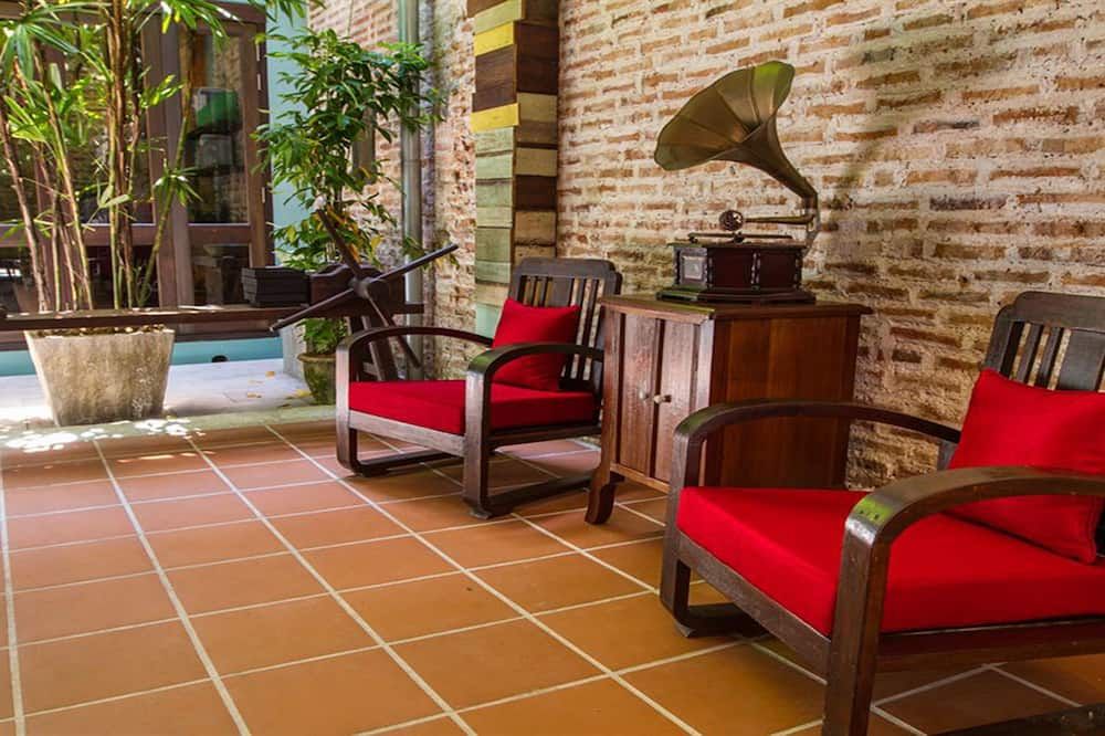 شرفة مرصوفة