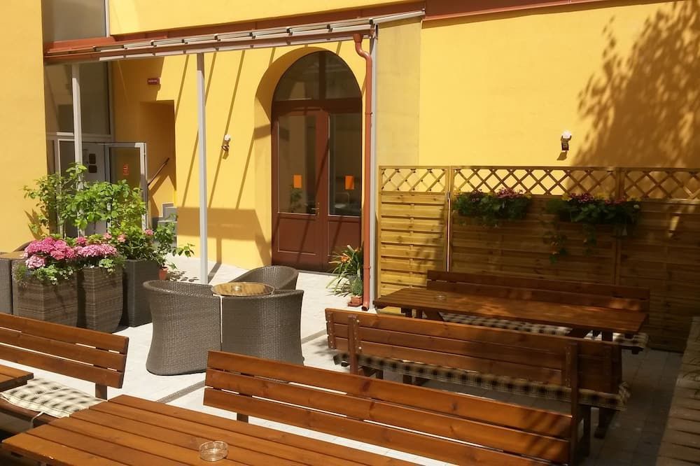 شرفة مرصوفة