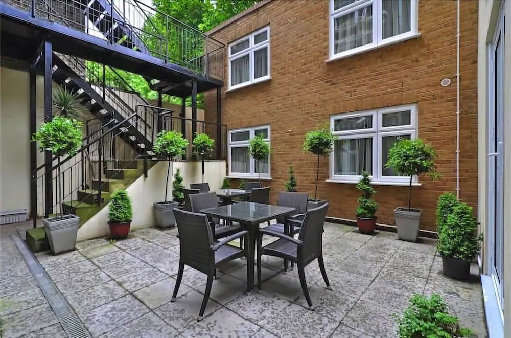 شرفة مرصوفة