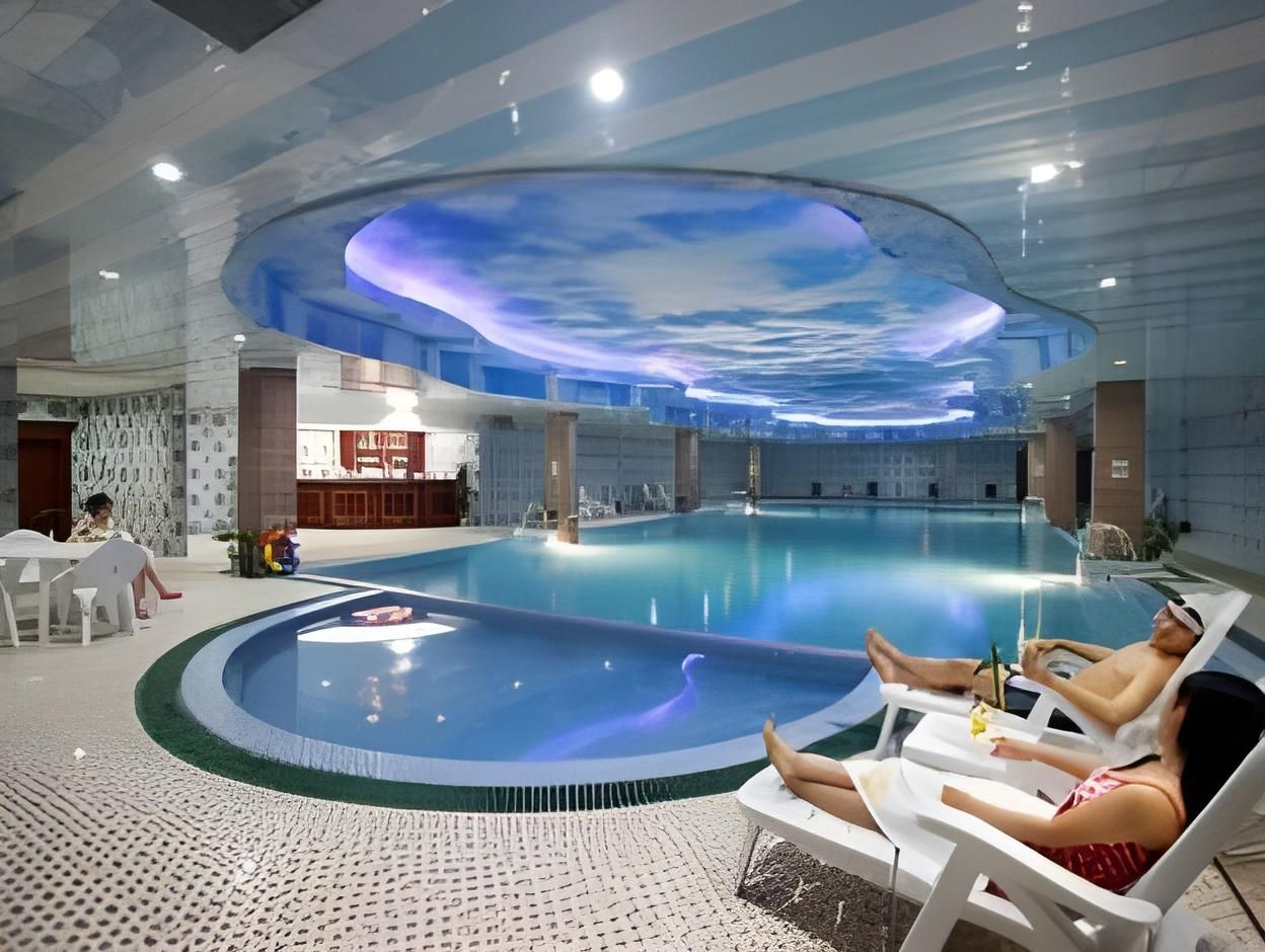 حوض السباحة