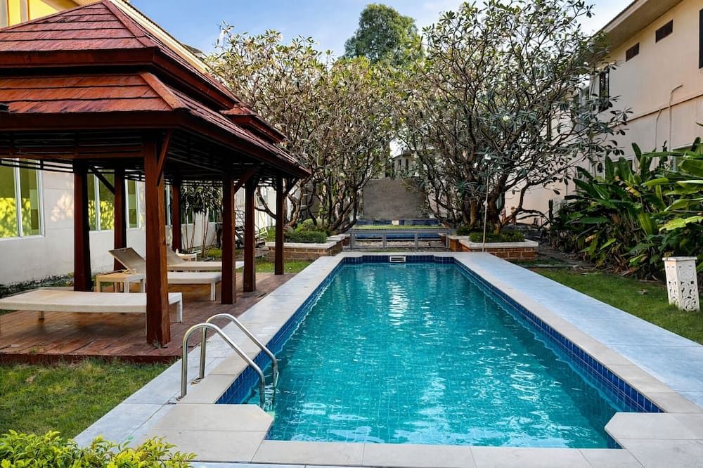 حوض السباحة صورة