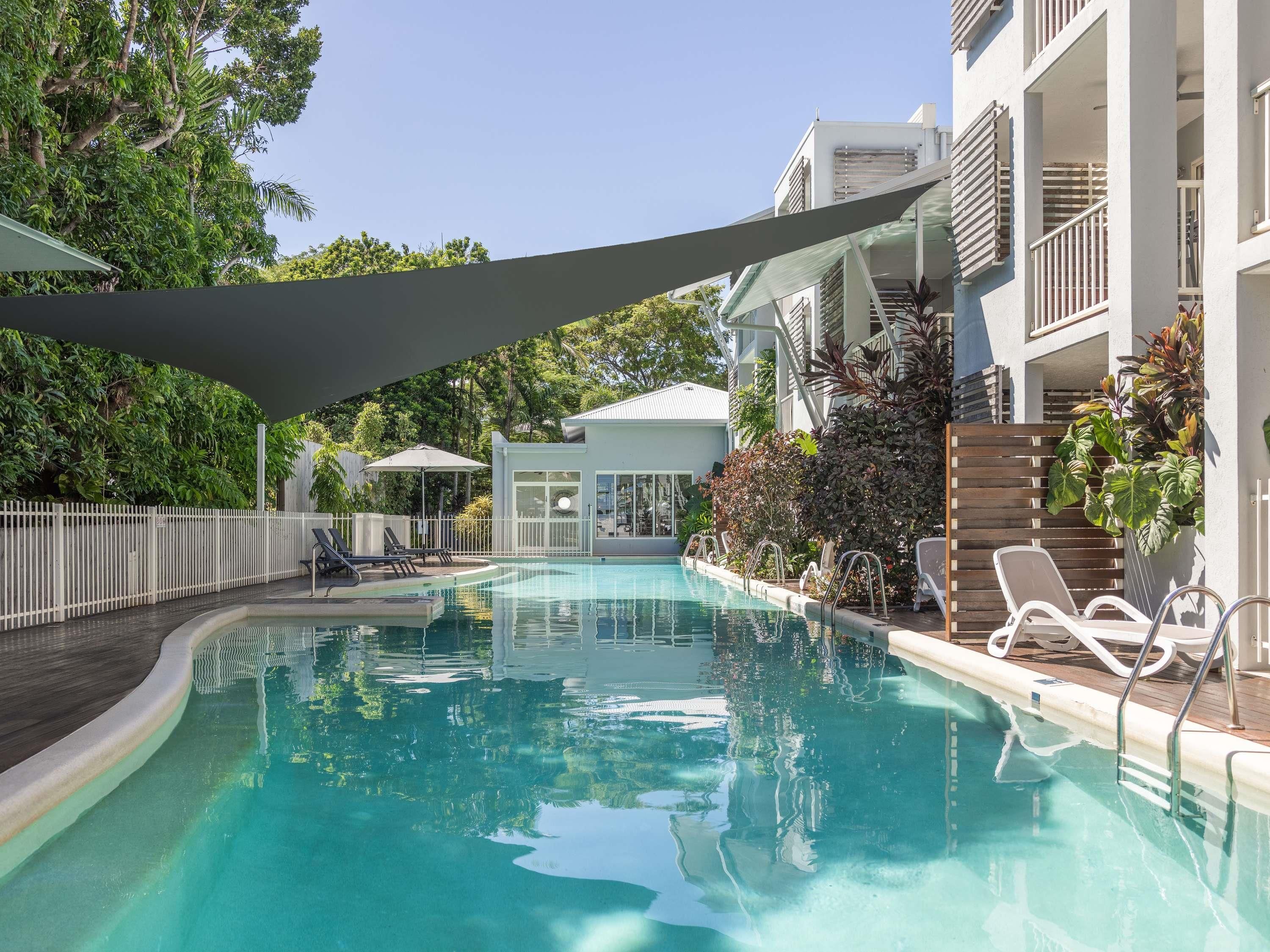 حوض السباحة صورة