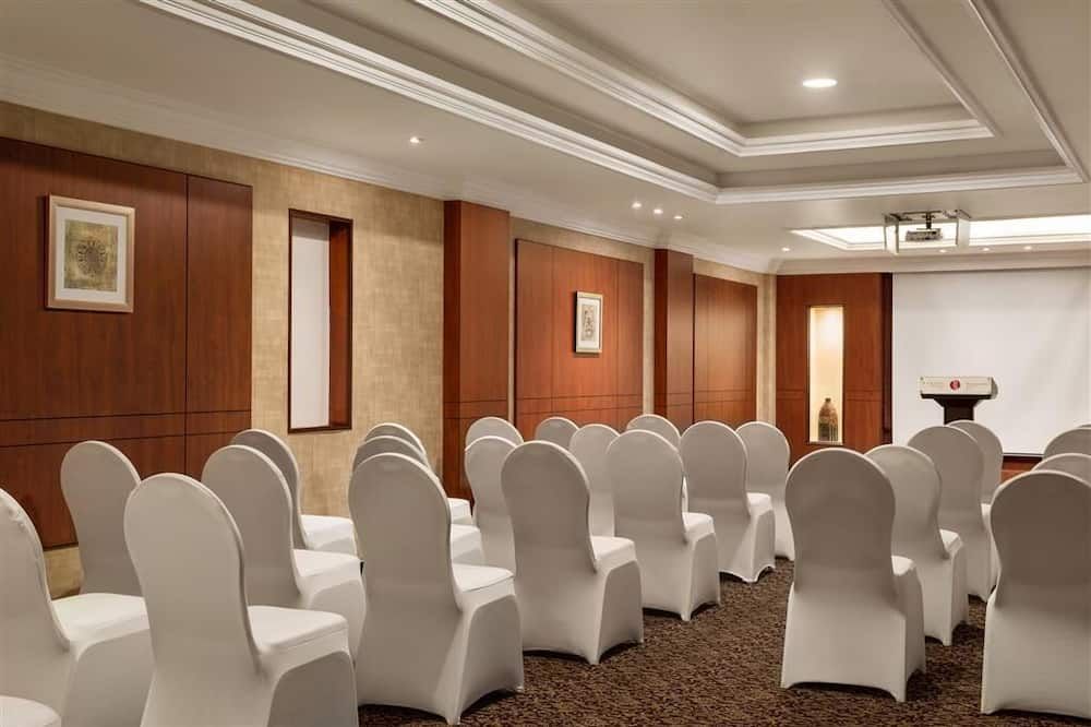 غرفة الاجتماعات