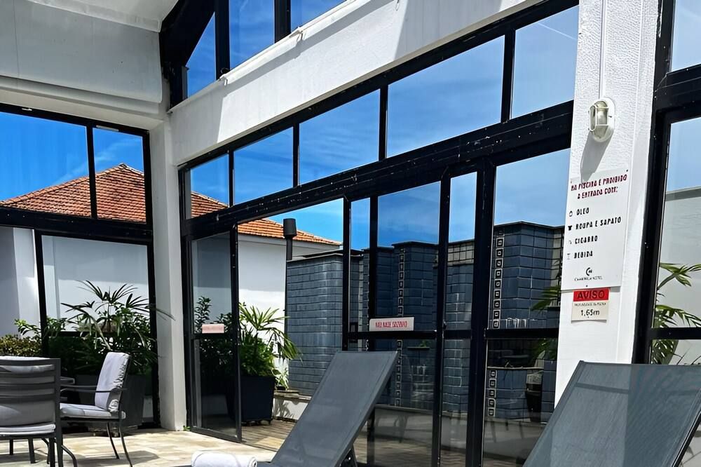 حوض السباحة