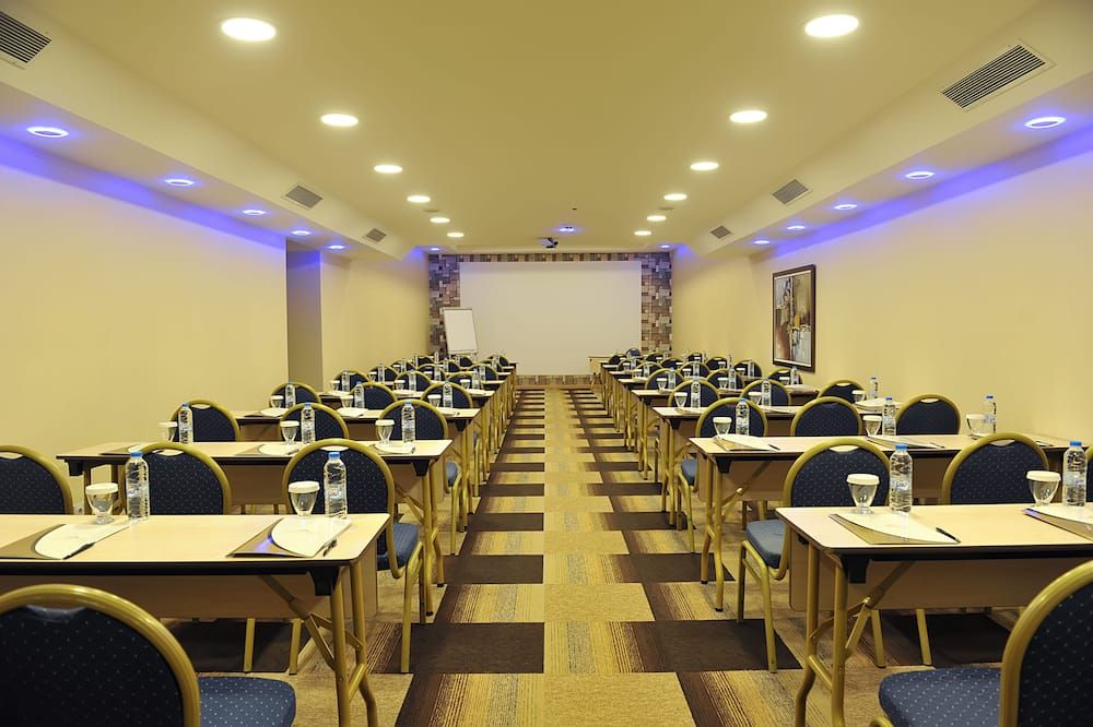 غرفة الاجتماعات