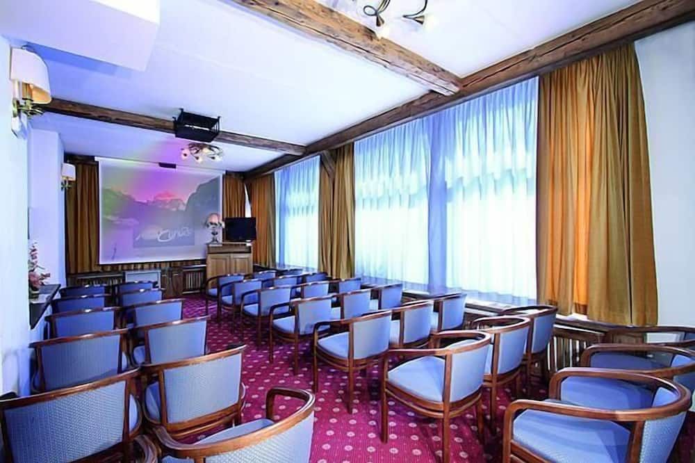 غرفة الاجتماعات